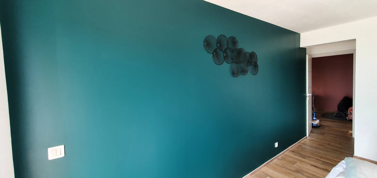 Réalisation d'un pan de mur coloré à  Hyères
