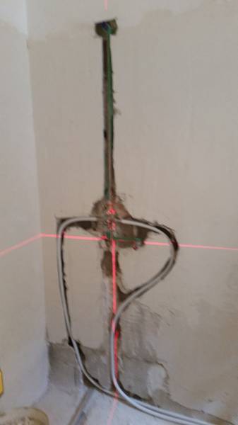 Salle de bain rénovée en salle de douche moderne à Toulon dans le Var