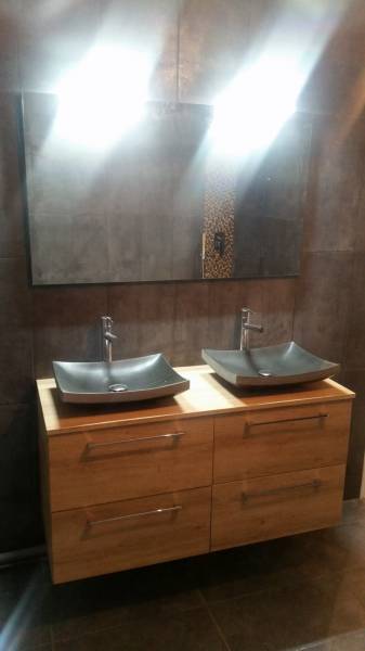 Salle de bain rénovée en salle de douche dans le Var