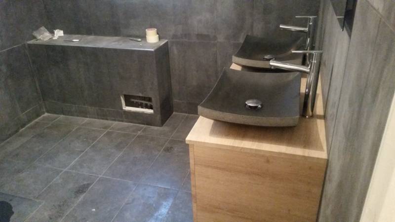 Salle de douche moderne rénovée à Toulon dans le Var