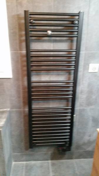 Salle de bain rénovée en salle de douche moderne à Toulon dans le Var