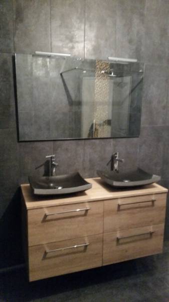 Salle de bain rénovée en salle de douche moderne à Toulon dans le Var