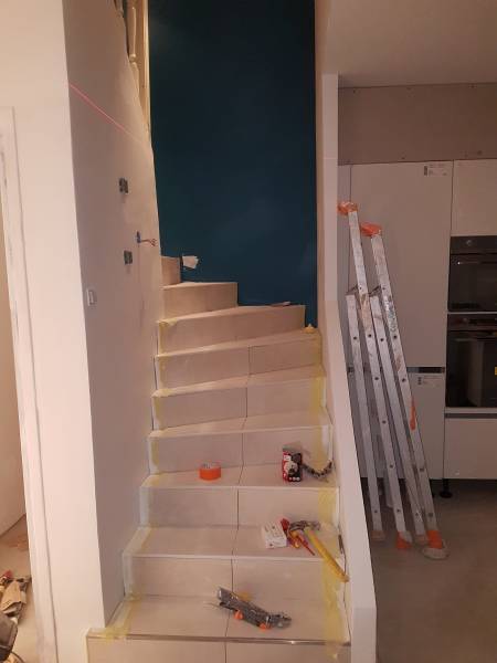 Rénovation du sol d'une villa avant création d'une nouvelle cuisine ouverte à Six-Fours Les Plages