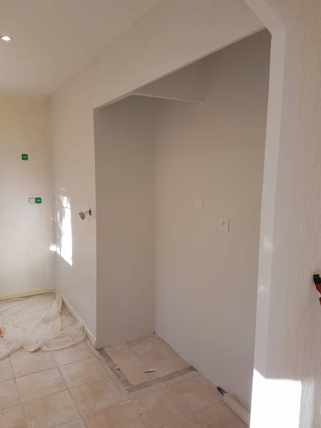 Faire repeindre les murs et plafonds d'une maison à Six-Fours