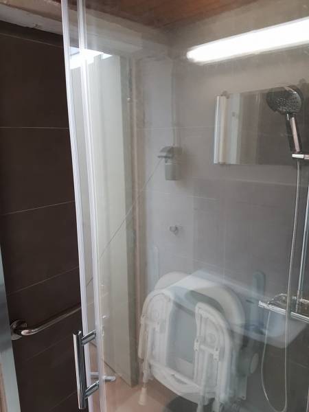 Création d'une douche pour une personne à mobilité réduite a Six-fours les plages