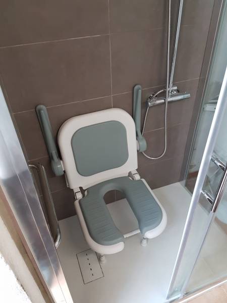 Création d'une douche pour une personne à mobilité réduite a Six-fours les plages