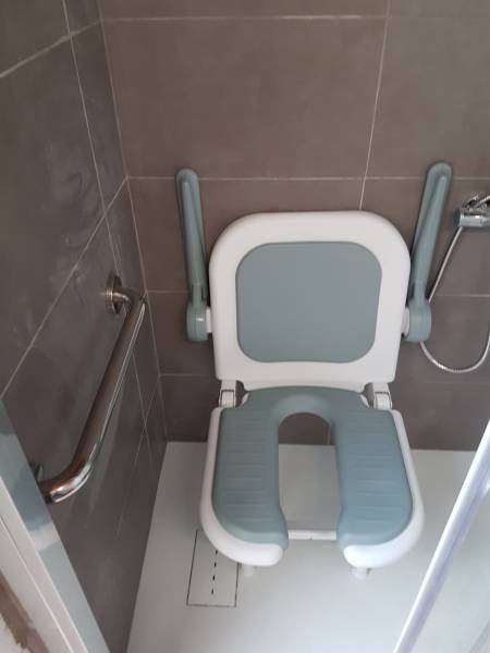 Création d'une douche pour une personne à mobilité réduite a Six-fours les plages