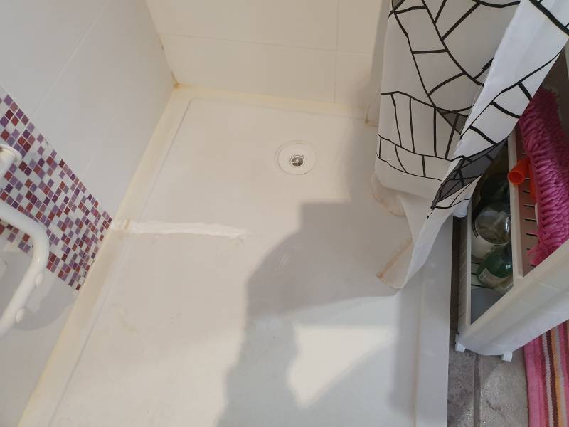 Bac de douche à rénover à Six-Fours