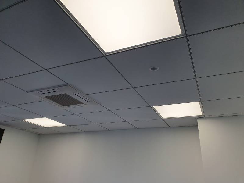 Plafonnier en dalles à leds pour bureaux professionnels à Hyères  