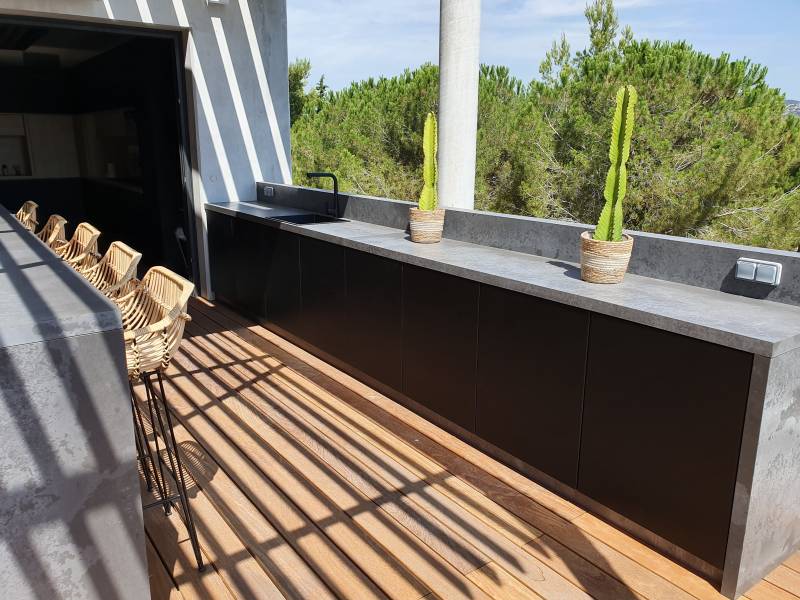 Installation d'une terrasse extérieure à Hyères