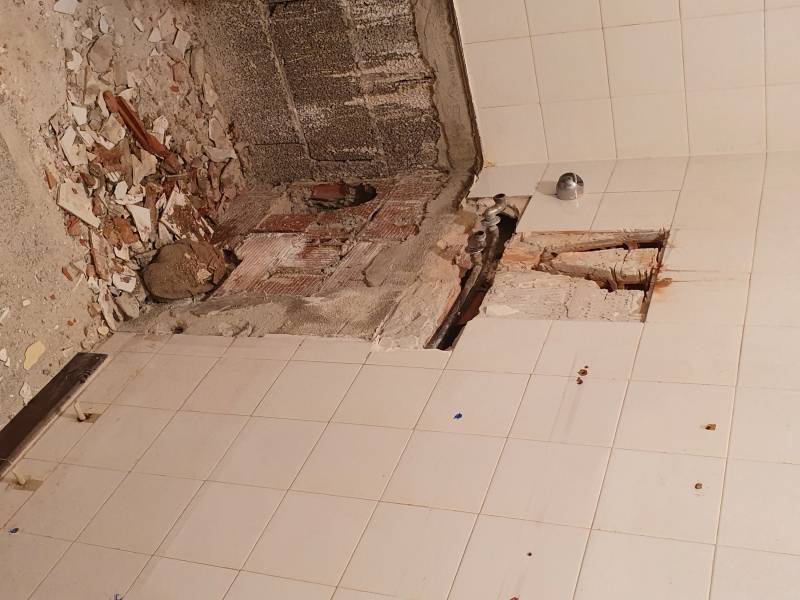 Rénovation de salle de bain pour pose d'une douche sécurisée à Hyères