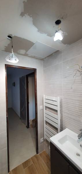 Raccordement électrique dans salle de bain à La Londe dans le Var