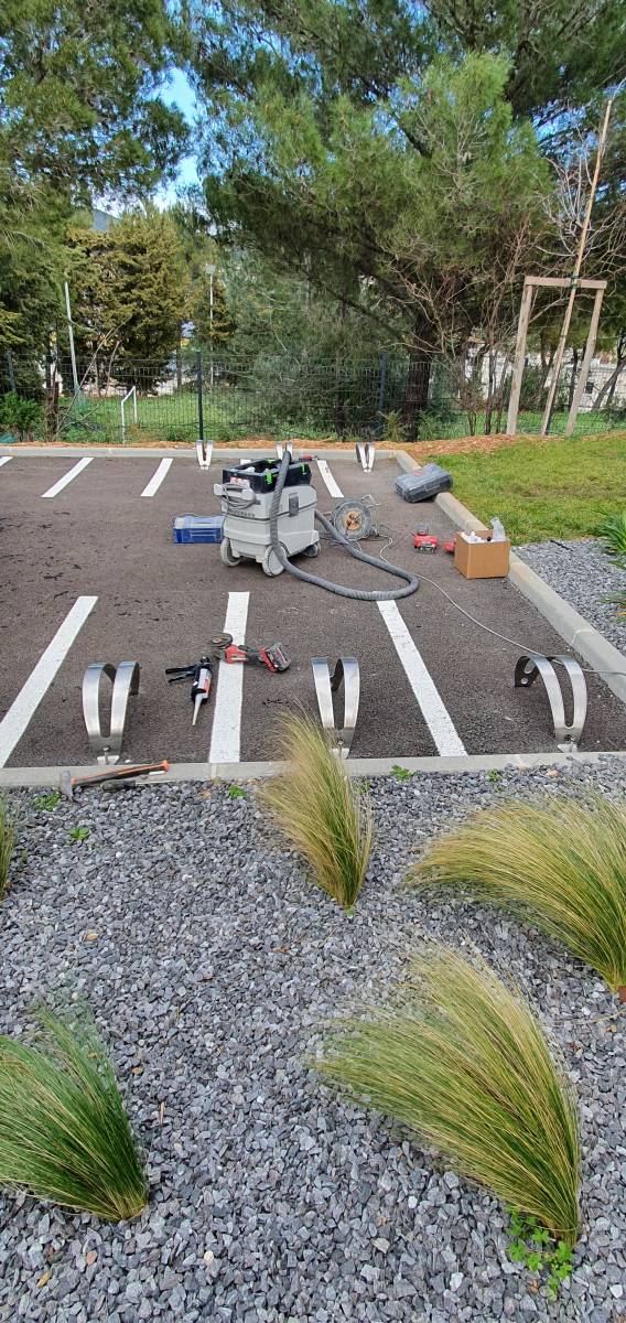Installation d'arceaux à velo en U à Hyères