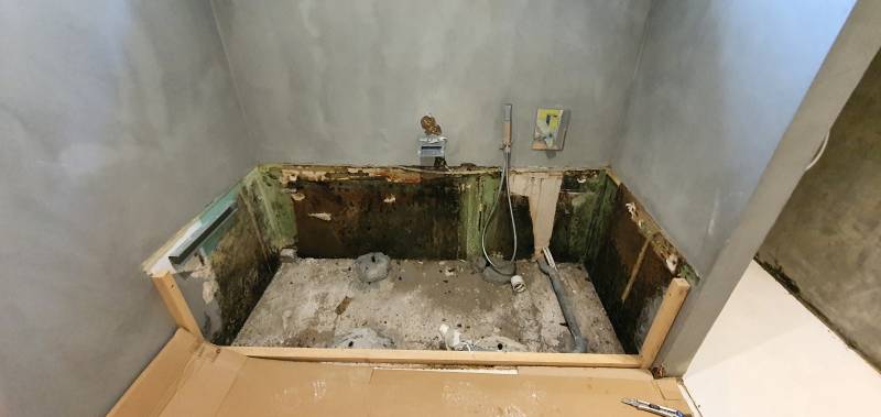 Etanchéité et raccordement d'une nouvelle baignoire à 0llioules