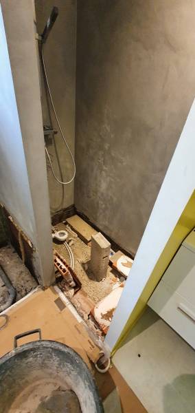 Refaire l'étanchéité d'une douche à Ollioules