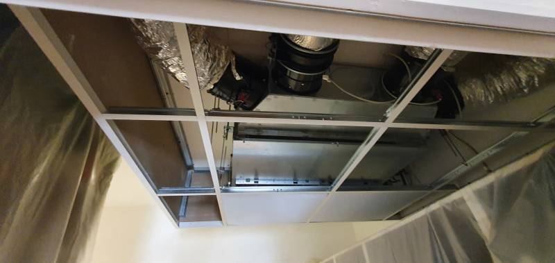 Entreprise du bâtiment pour réfaire le coffre d'une climatisation à Ollioules