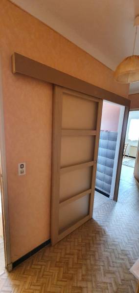 Porte coulissante vitrée pour salle de bain à La Londe