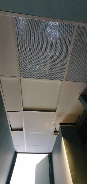 Faux-plafond suspendu en dalles démontables à Ollioules