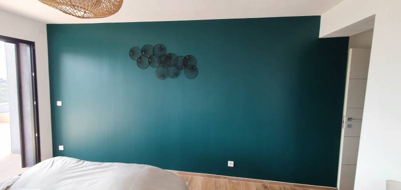 Peintre professionnel pour coloré un pan de mur à Hyères