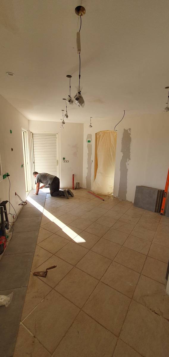 Entreprise de rénovation et pose d'un nouveau carrelage de cuisine à Cavalaire-sur-Mer