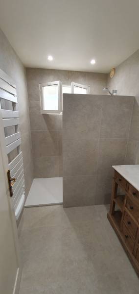 Rénovation d'une salle de bain avec douche à l'italienne Toulon