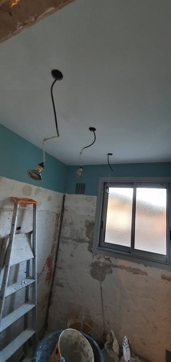 Plâtrier pour insérer des spots dans faux-plafond à Toulon