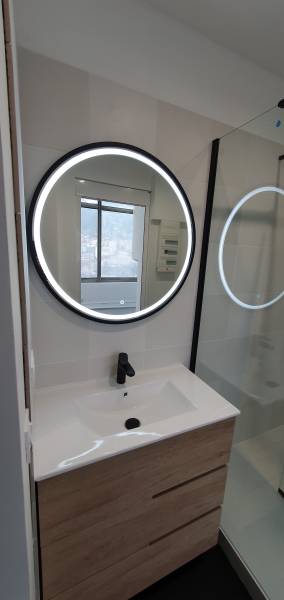 Création d'un salle d'eau avec sanibroyeur à Toulon