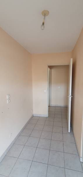 Détapissage des murs d'un apparteent à Hyères