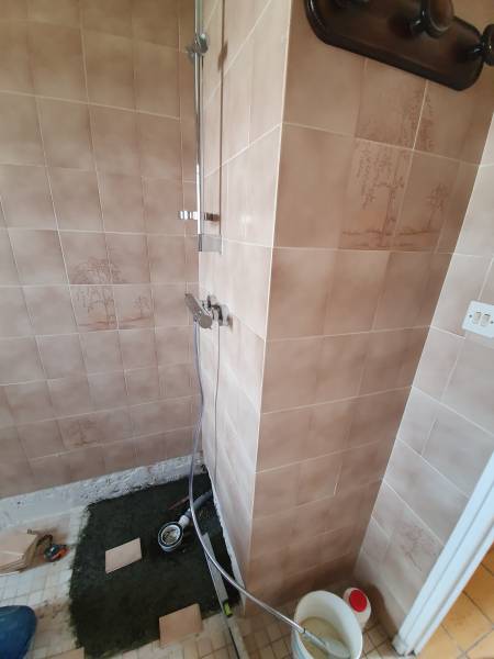 Installer une douche PMR à Six-Fours