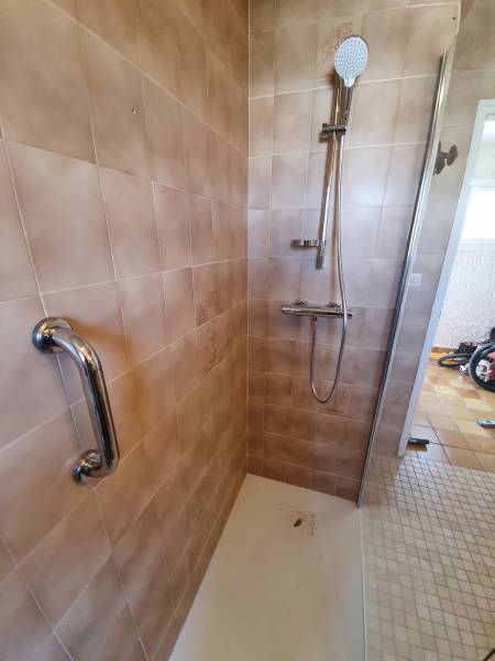 Douche sécurisée pour personne âgée Six-Fours