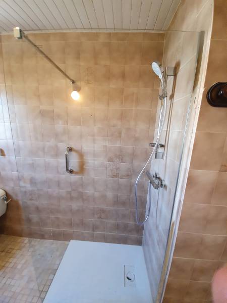 Entreprise agrée pour créer une douche senior Six-Fours