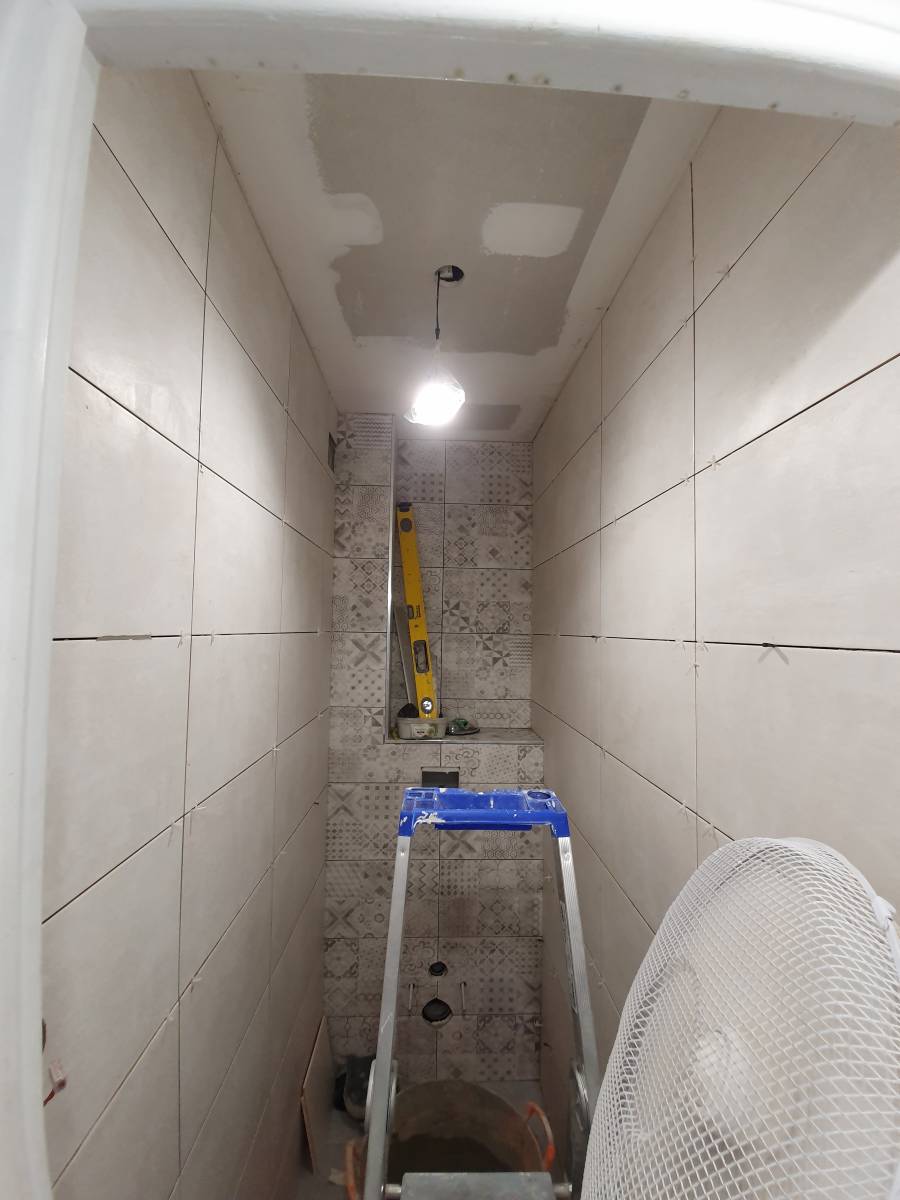 Refaire le carralege mural d'un WC Toulon 