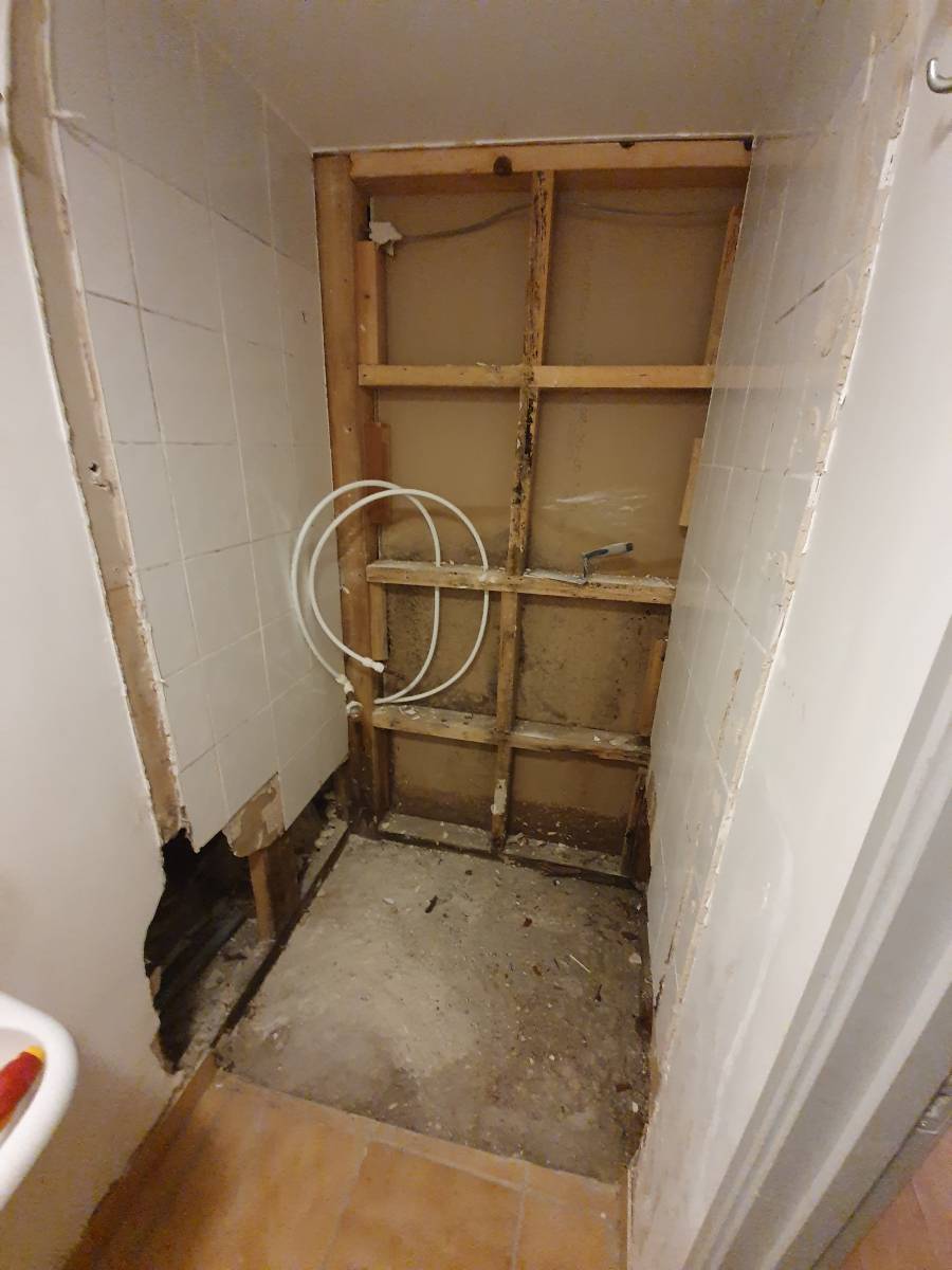 Refaire un mur de douche à Hyères