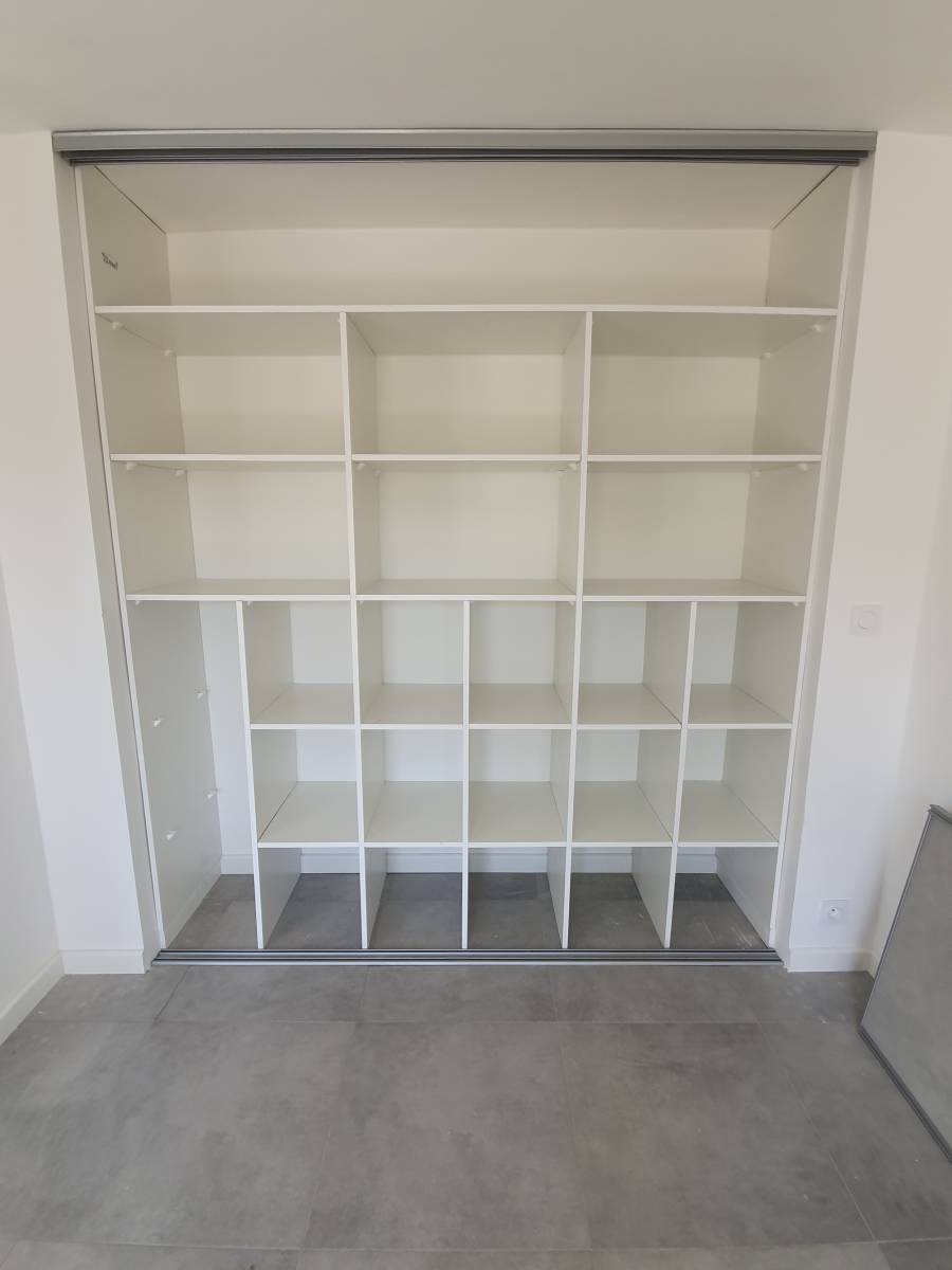 Aménager sur-mesure un placard coulissant Toulon