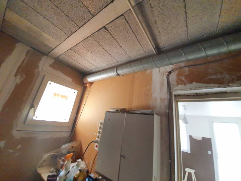 Porfesionnel en plomberie avant d'instaler une cuisine Solliès-Toucas