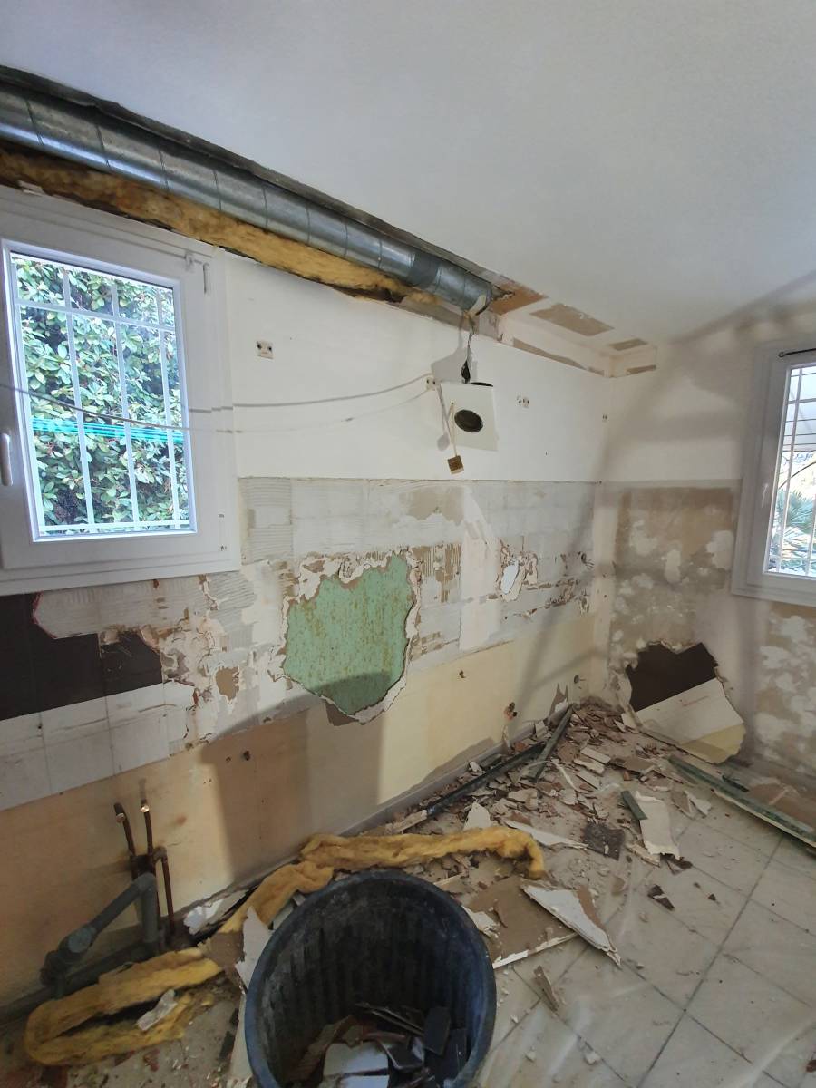 Déplacer et remplacer la VMC d'une cuisine Solliès-Toucas