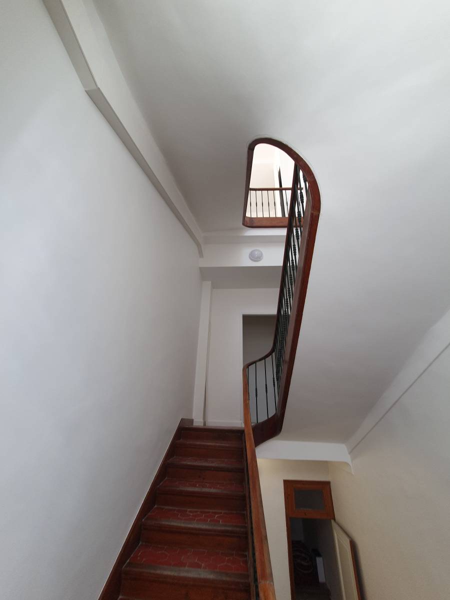 Repeindre une cage d'escalier à Hyères