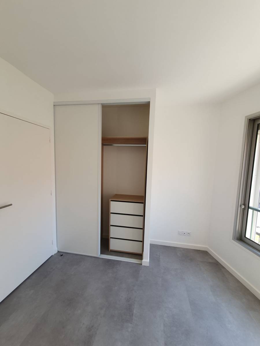 Placard coulissant aménagé à Hyères