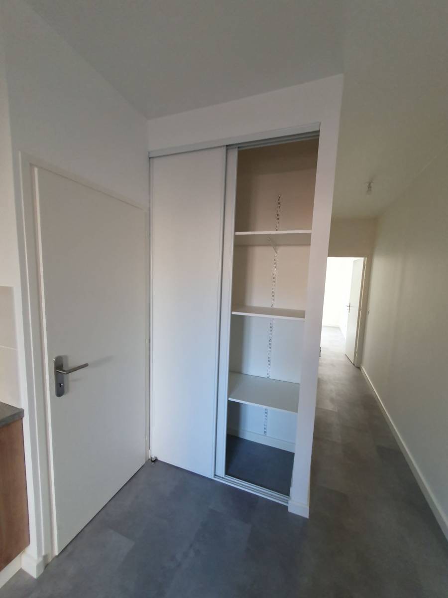 Placard 2 portes coulissantes à Hyères