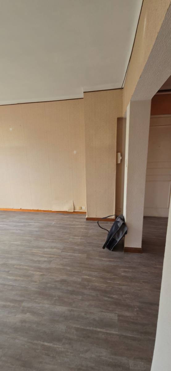 Repeinde en blanc des murs colorés Hyères 