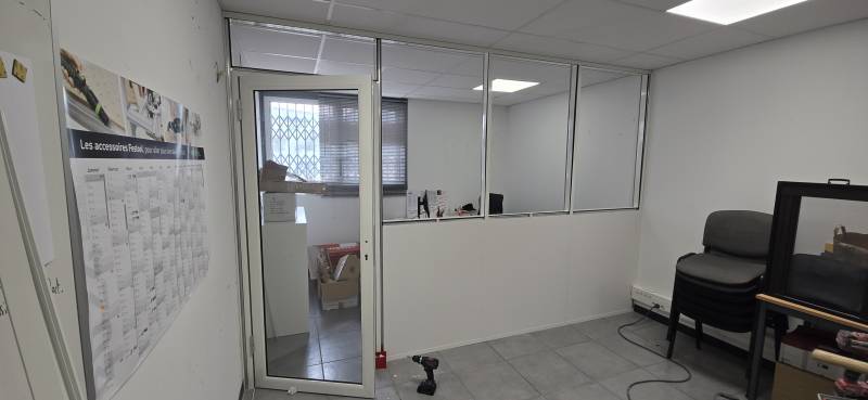 Monter une cloison modulaire pour bureau La Garde