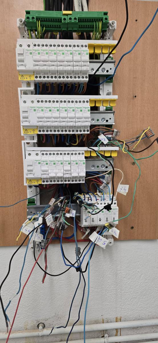 Remplacer un ancien tableau électrique Toulon