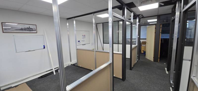 Ossature alu pour cloison à Six-Fours