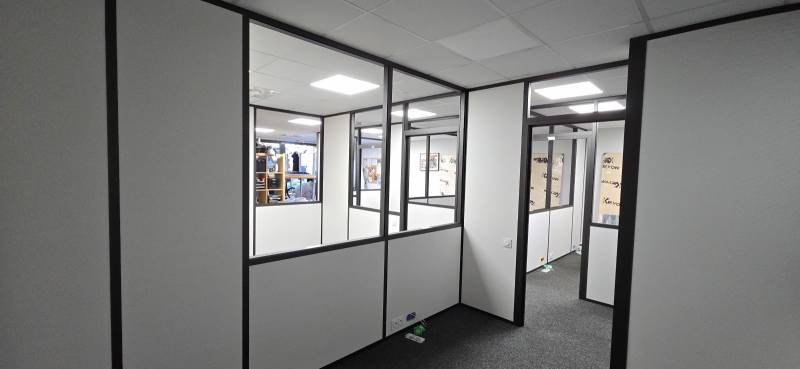 Plaquiste pour monter des cloisons à Six-Fours