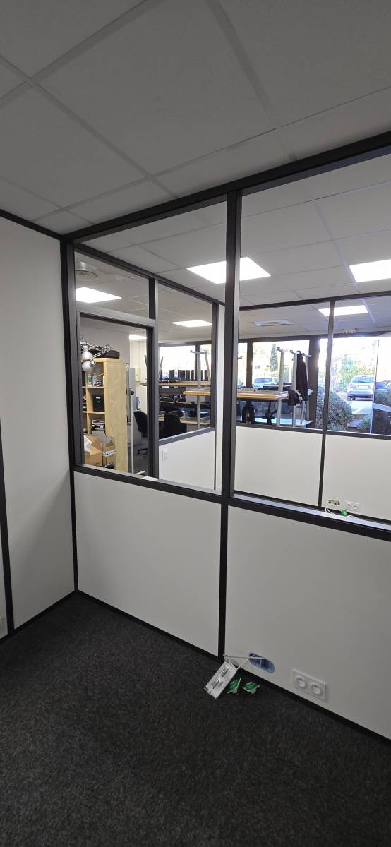 Plafonnier en dalles à LED pour espace de bureaux Six-Fours