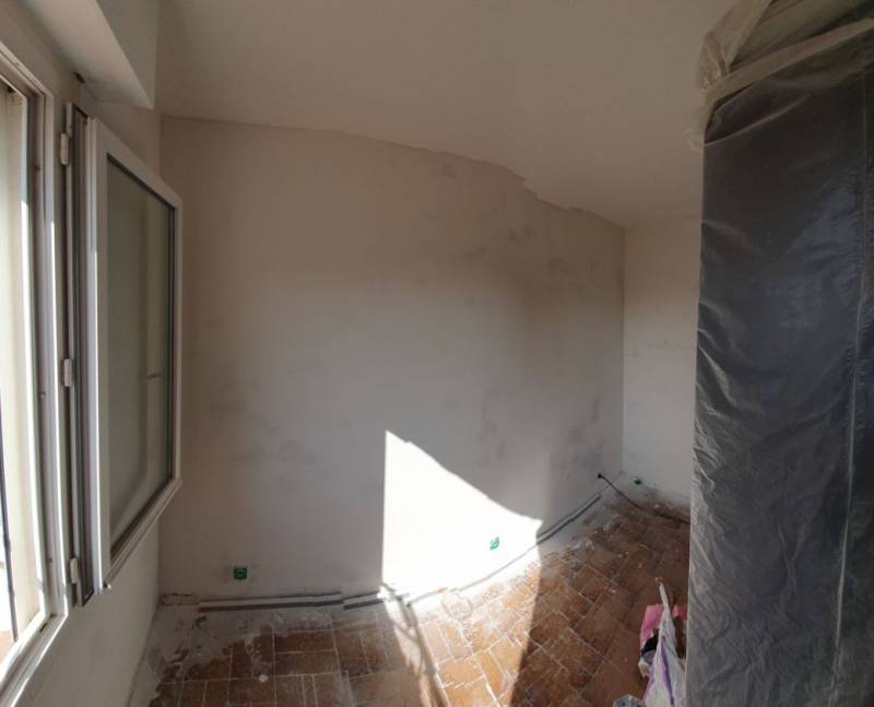 Mise en peinture des murs à Six-Fours