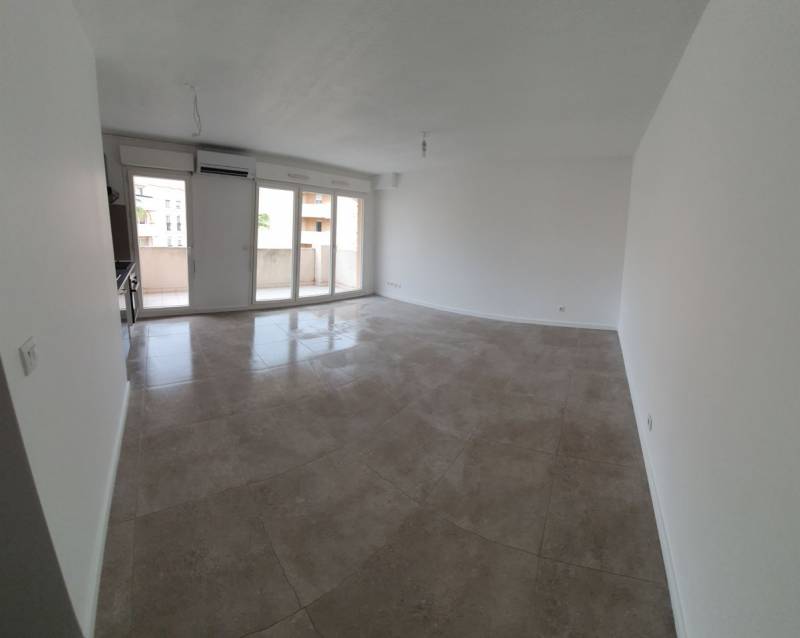 Carreleur pour rénover le sol d'un appartement Hyères