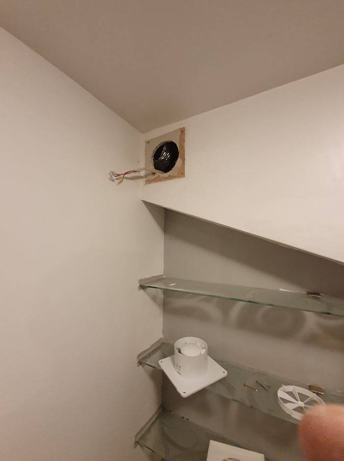 Pose d'un extracteur d'air de salle de bain Hyères