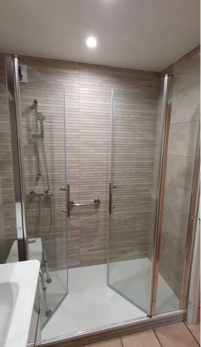 Installation d'une douche sécurisée à Toulon