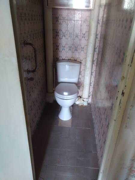 Toilettes à rénover avec WC suspendu Toulon Var